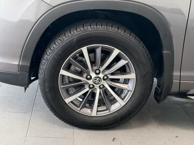 Used 2017 Toyota Highlander XLE w/ Protection Package #3 AWD/4WD image 4