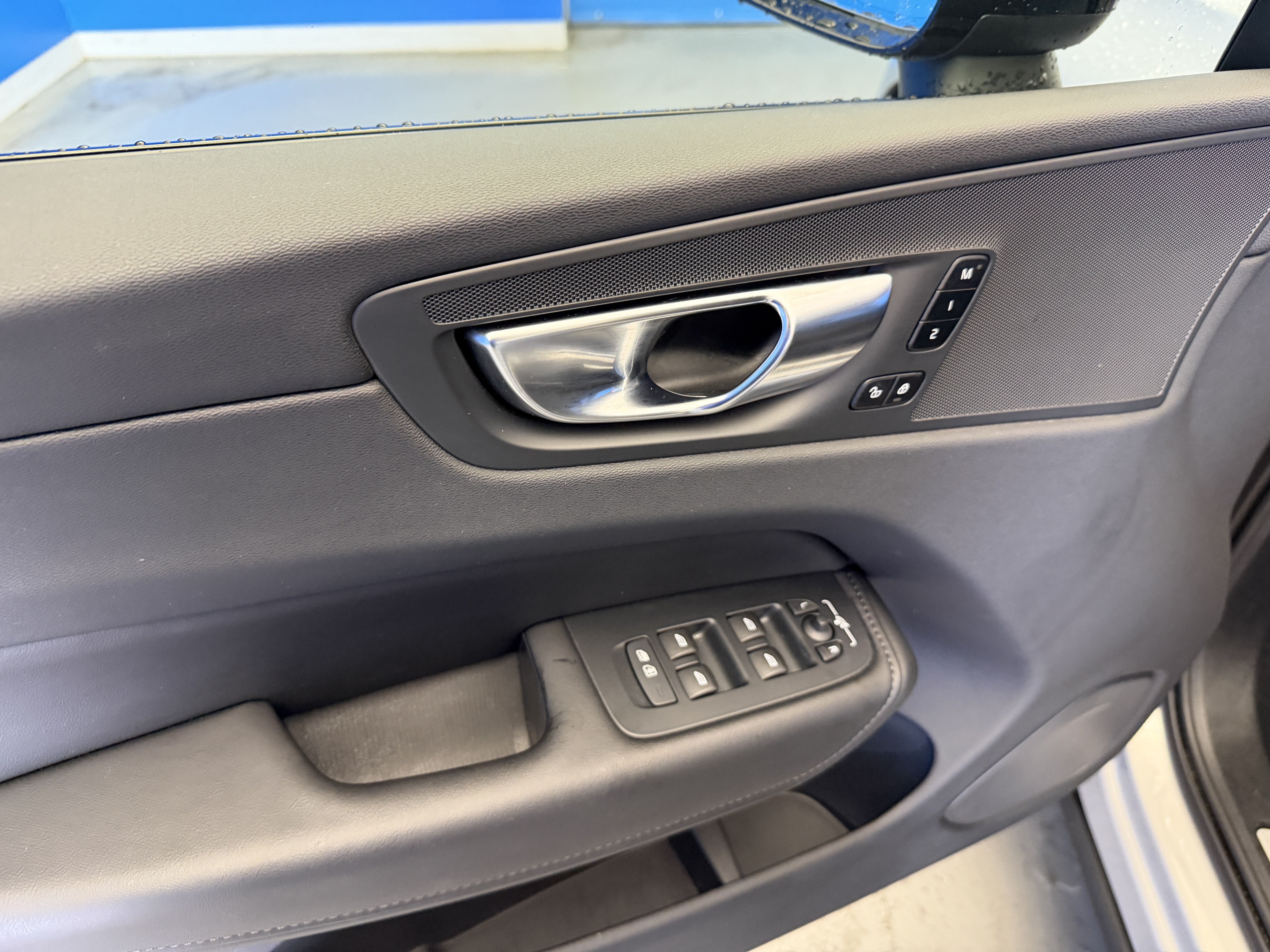 Used 2025 Volvo XC60 B5 Plus AWD/4WD image 10
