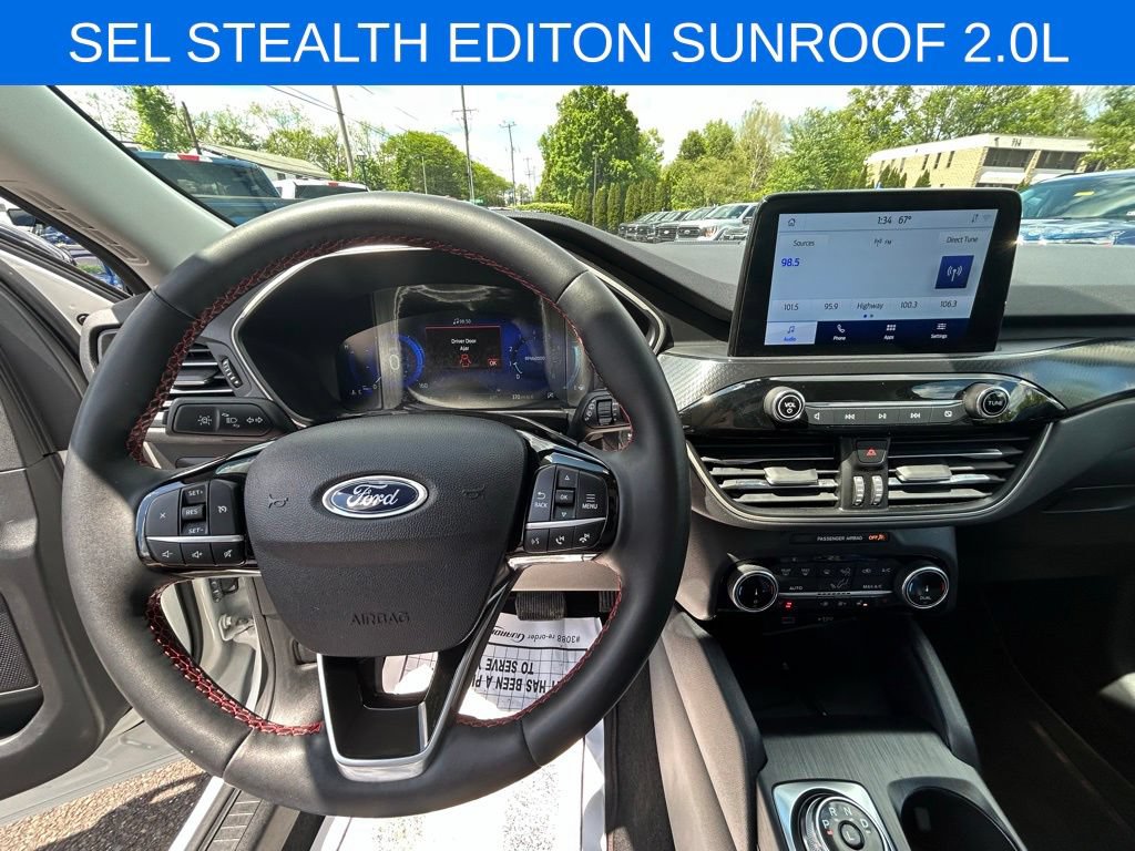 Certified 2022 Ford Escape SEL w/ SEL Stealth AWD Package image 21