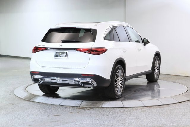 Used 2024 Mercedes-Benz GLC 300 4MATIC w/ Driver Assistance Package image 14