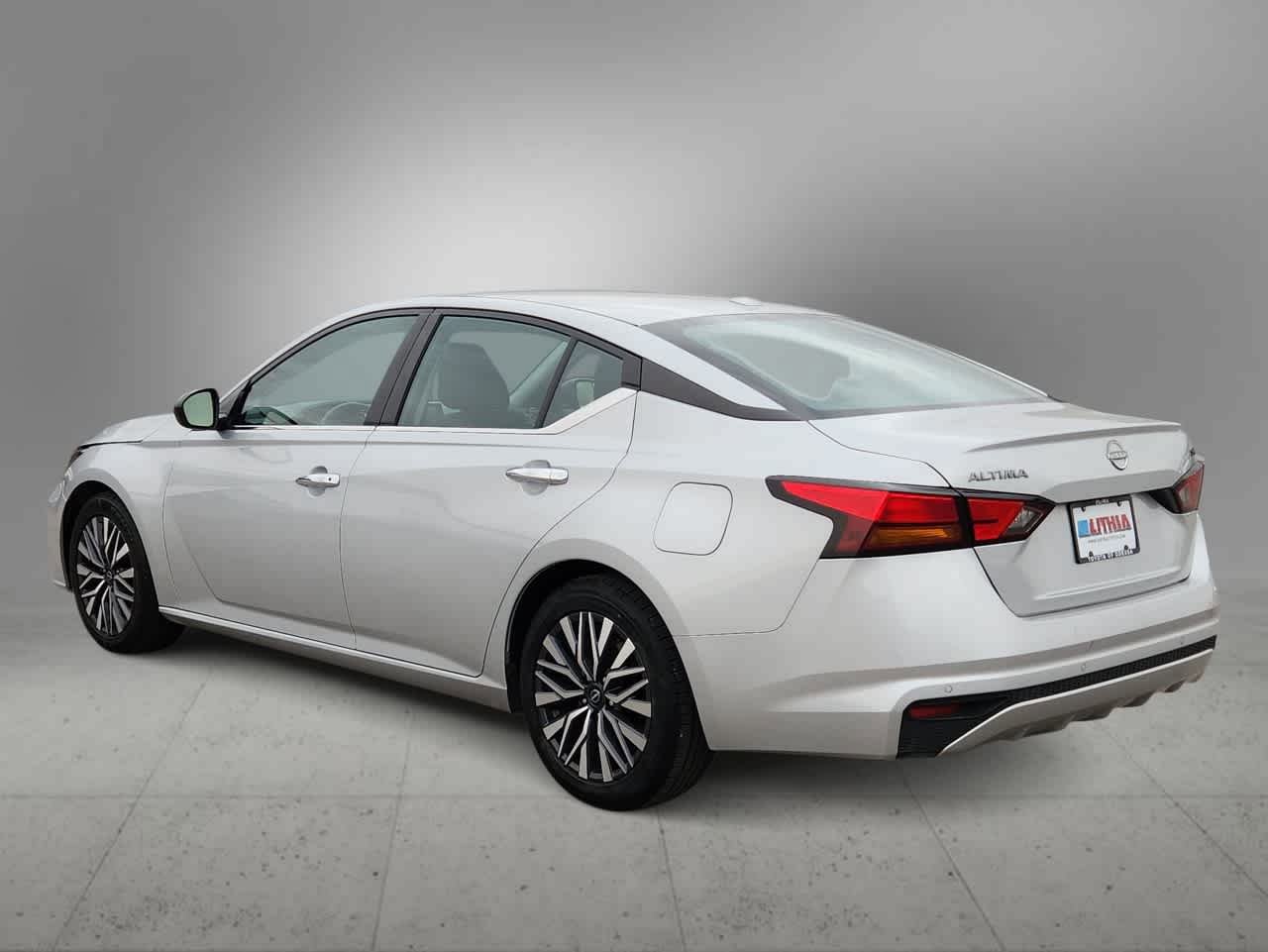Used 2024 Nissan Altima 2.5 SV FWD image 6