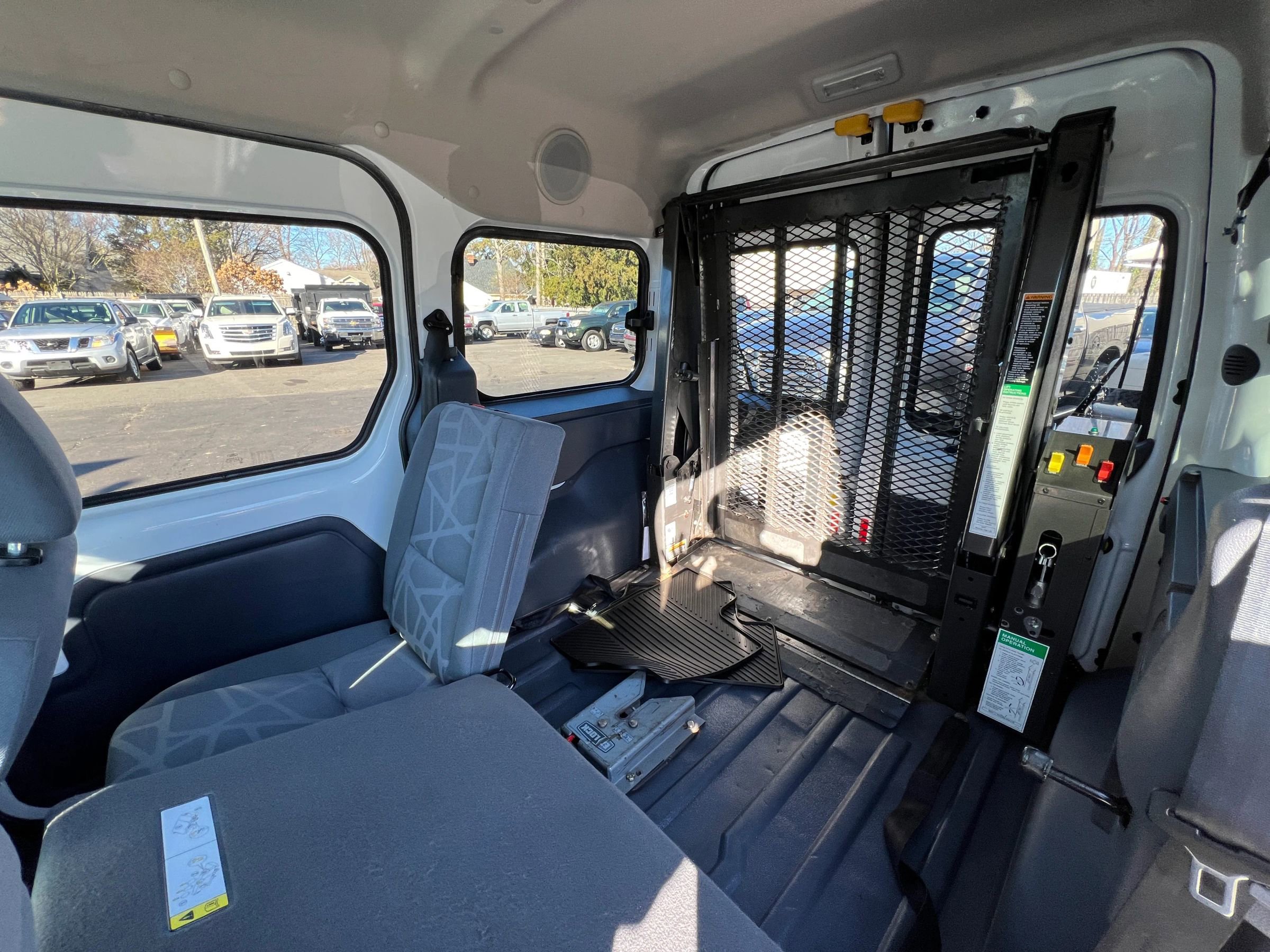 Used 2011 Ford Transit Connect XLT Premium image 14