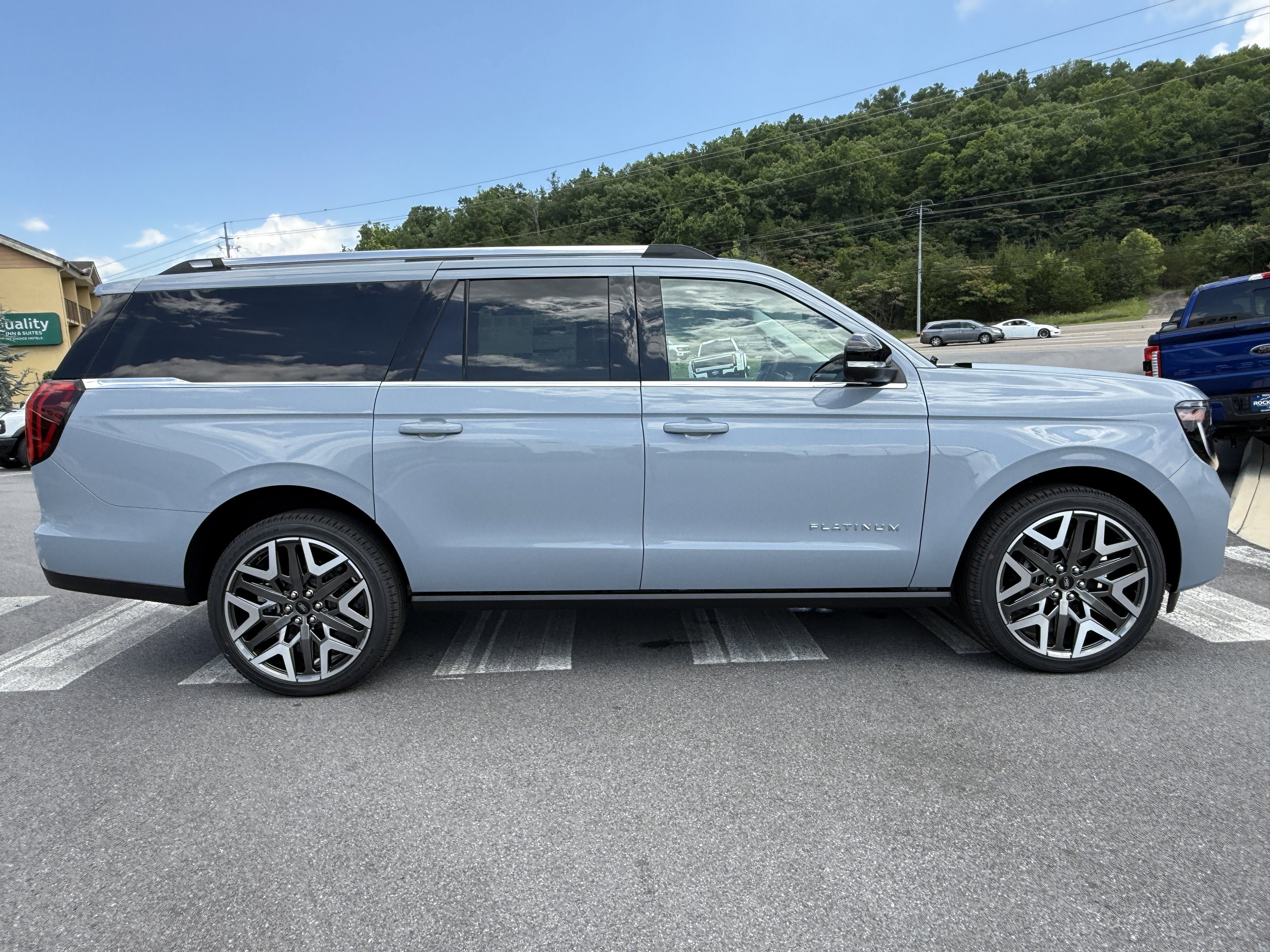New 2026 Ford Expedition Max Platinum w/ Platinum Ultimate Package AWD/4WD image 4