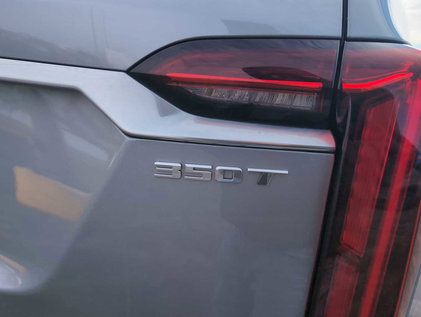 Used 2024 Cadillac XT6 Luxury w/ LPO, Floor Liner Package image 31