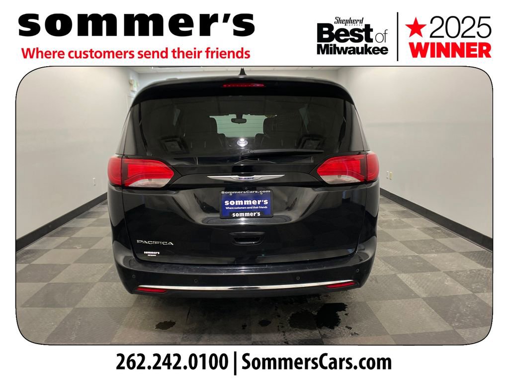 Used 2018 Chrysler Pacifica Touring-L image 4