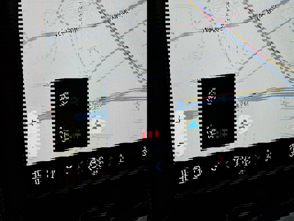 Certified 2025 Volvo S60 T8 Ultra w/ Climate Package image 23