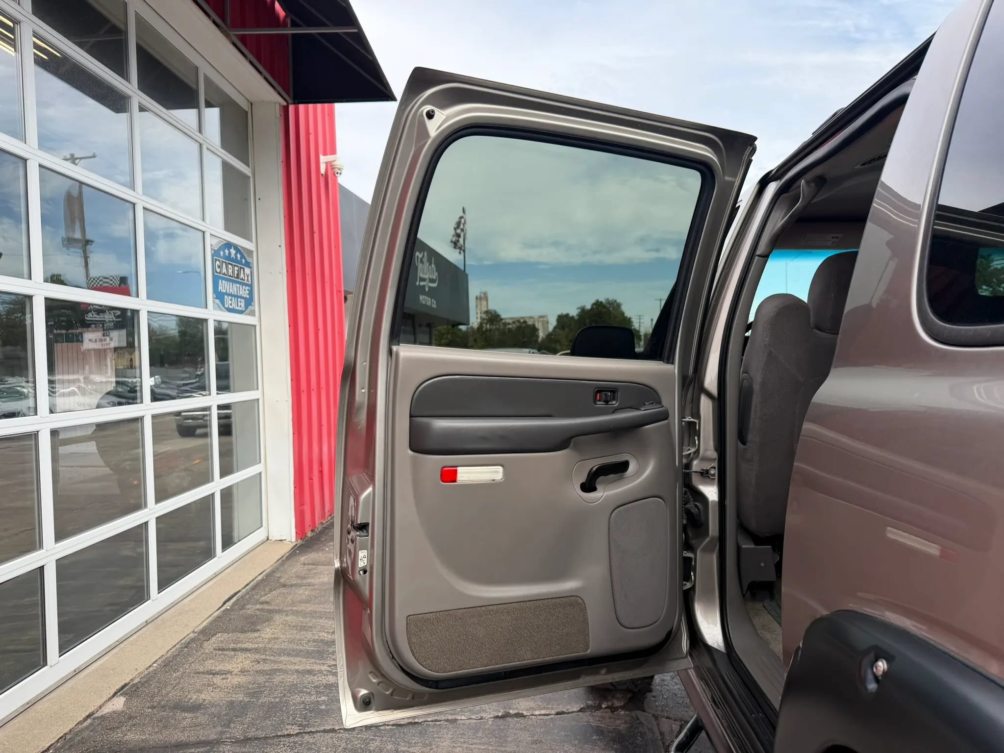 Used 2003 Chevrolet Suburban 2500 LS w/ LS Preferred Equipment Group AWD/4WD image 11