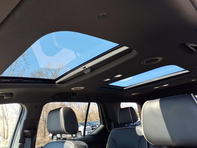 Used 2022 Chevrolet Traverse Premier w/ Redline Edition image 17