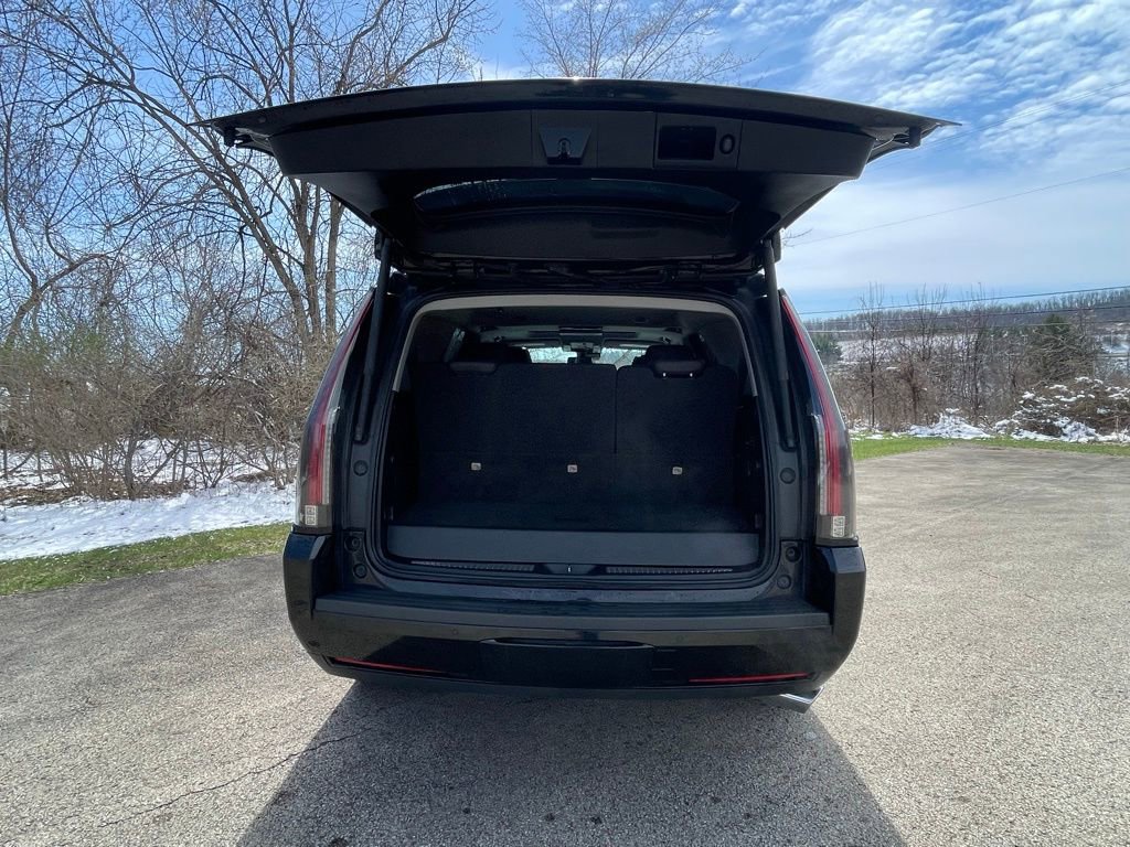 Certified 2020 Cadillac Escalade Luxury w/ Escalade Sport Edition image 18