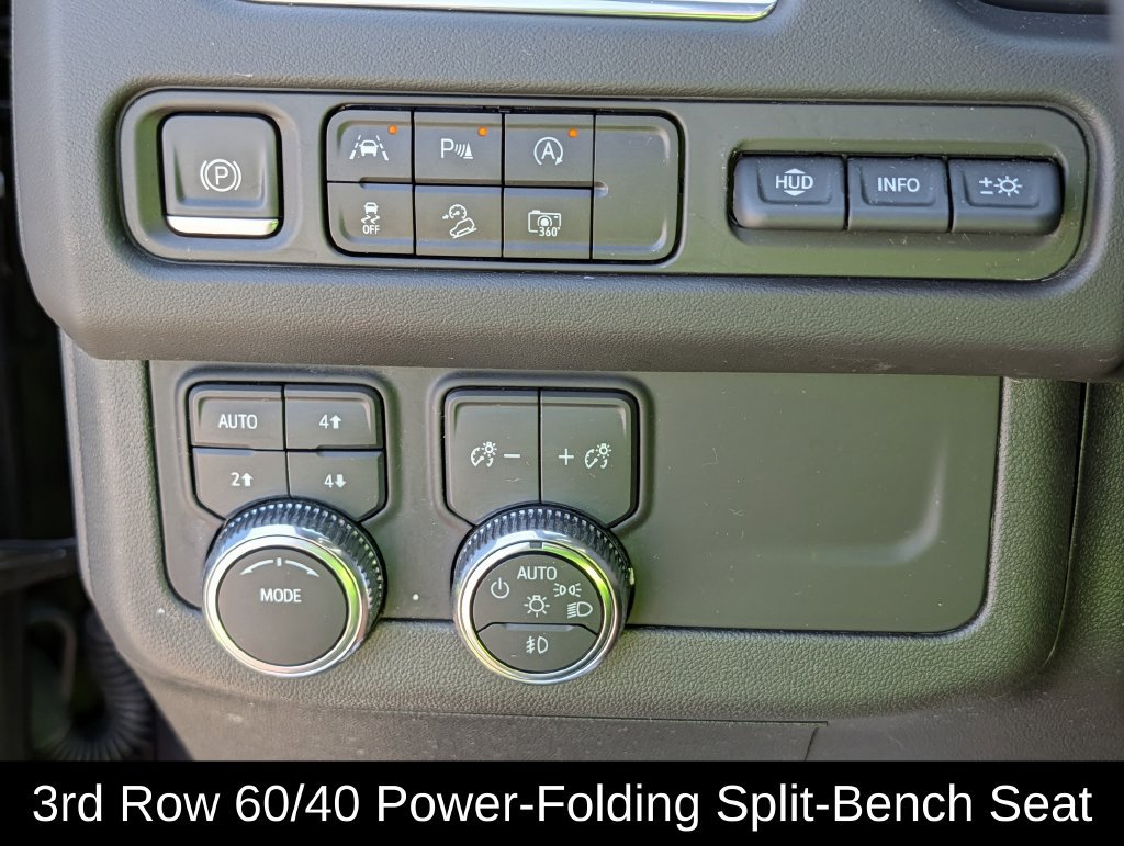 Used 2023 GMC Yukon AT4 w/ Technology Package AWD/4WD image 24