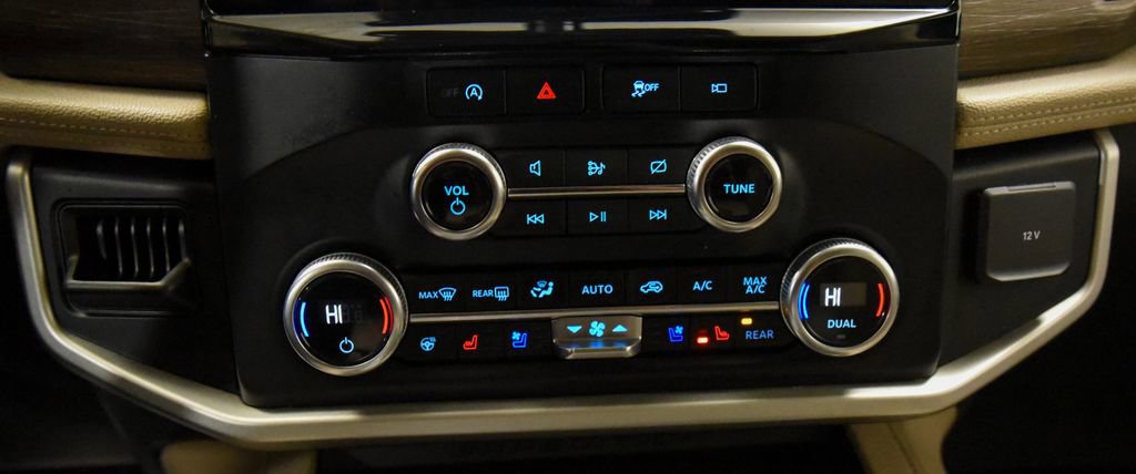 Used 2024 Ford Expedition Limited image 19