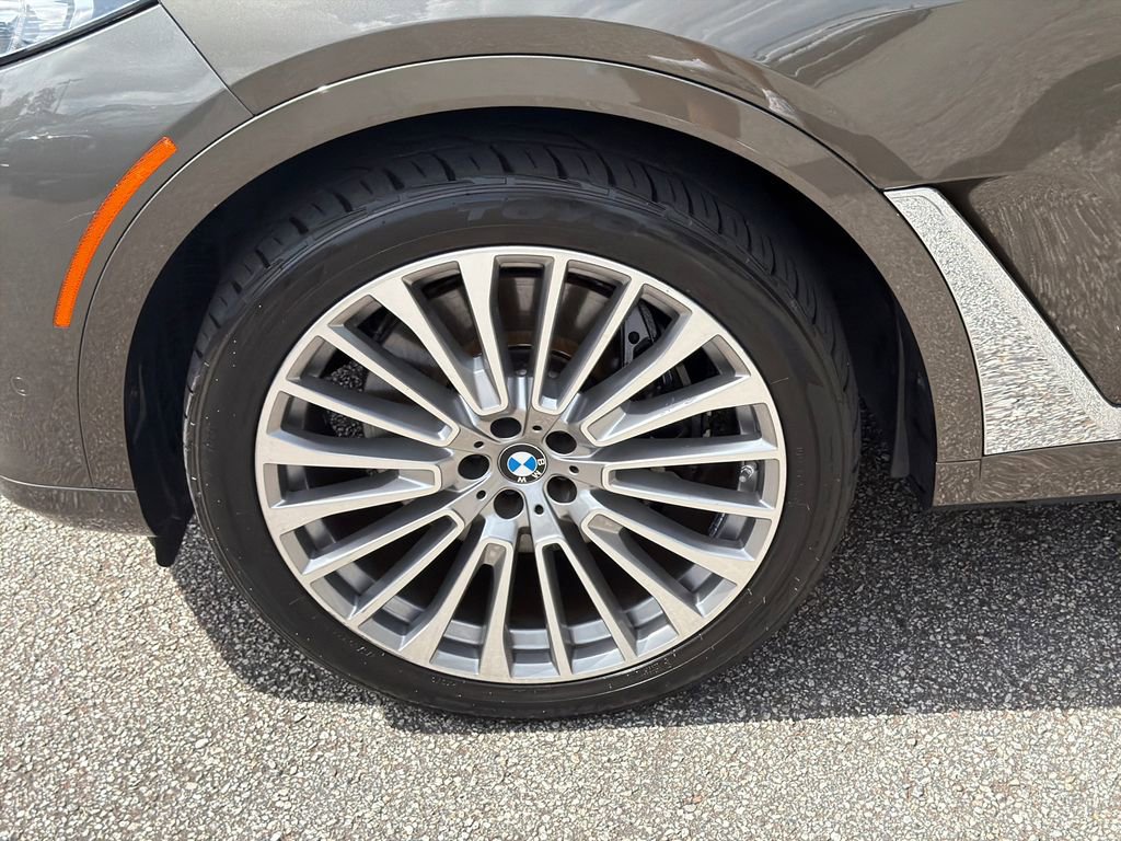 Used 2021 BMW X7 xDrive40i w/ Premium Package 2 AWD/4WD image 11