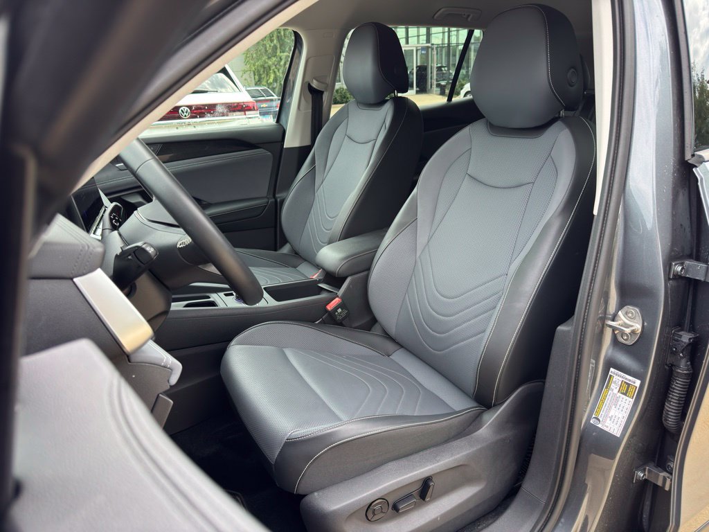 Used 2026 Volkswagen Tiguan SE AWD/4WD image 5