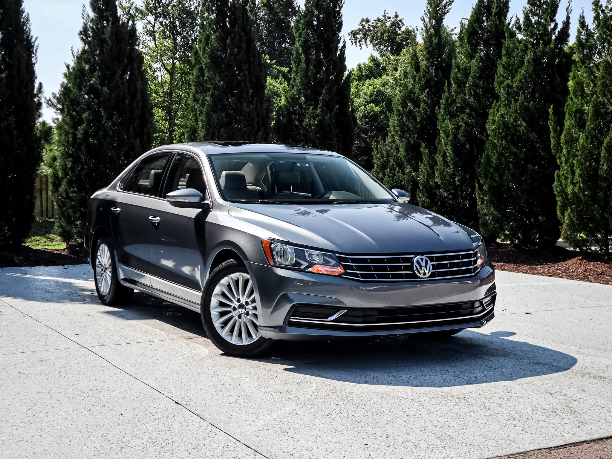 Used 2016 Volkswagen Passat 1.8T SE FWD image 2