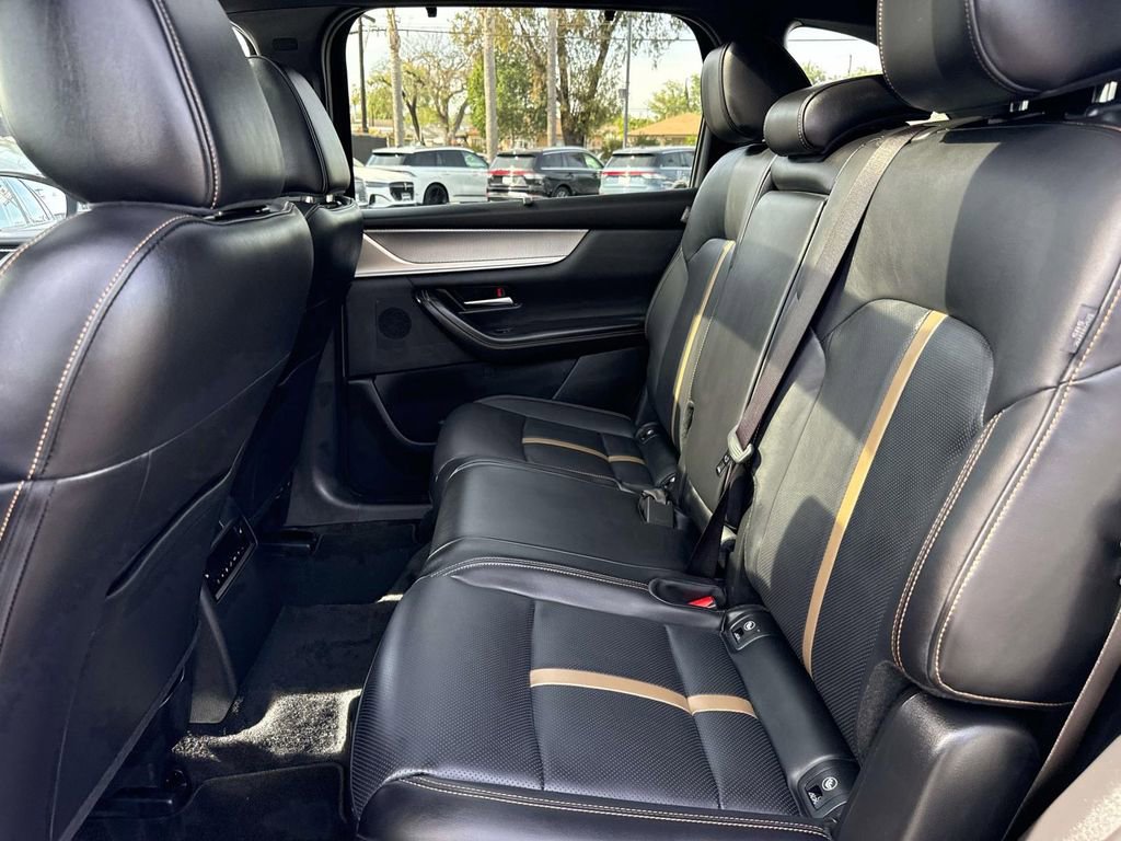 Certified 2025 MAZDA CX-70 3.3 Turbo S w/ Premium Package image 12