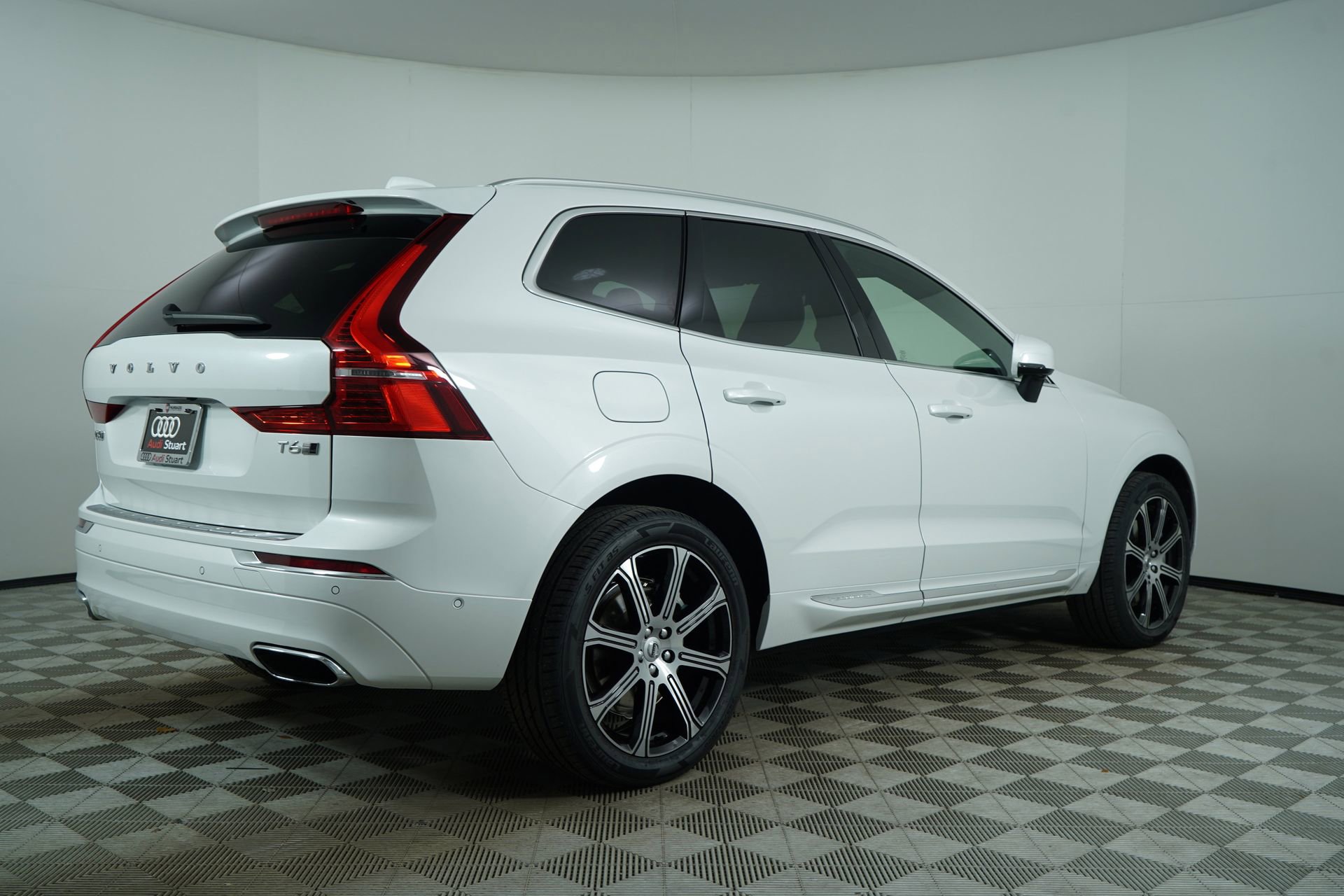 Used 2020 Volvo XC60 T6 Inscription w/ Protection Package Premier image 11