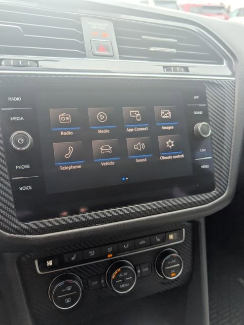 Used 2018 Volkswagen Tiguan SE w/ 3rd Row Seat Package image 44