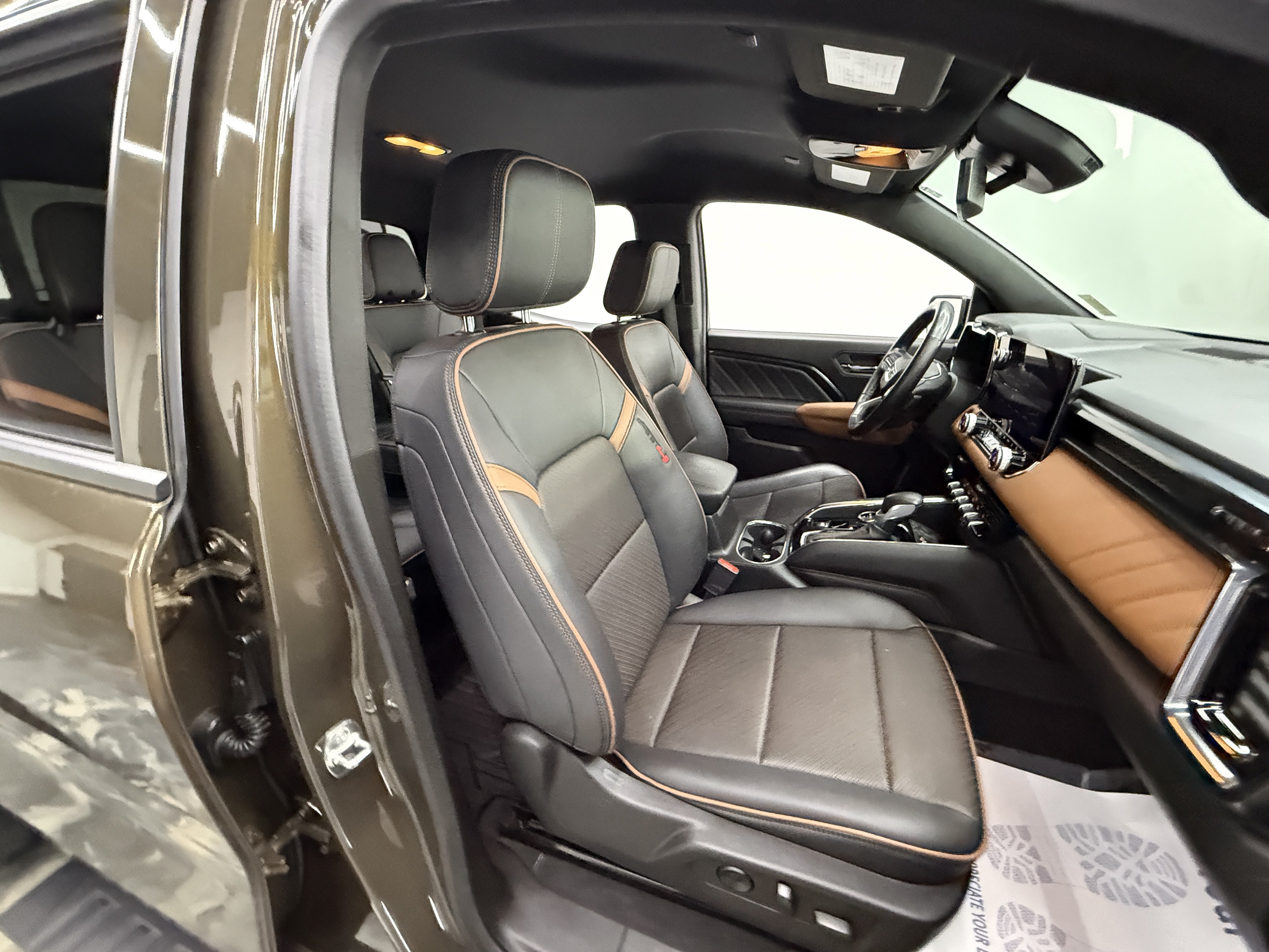 Used 2024 GMC Canyon AT4 w/ AT4 Premium Package AWD/4WD image 20