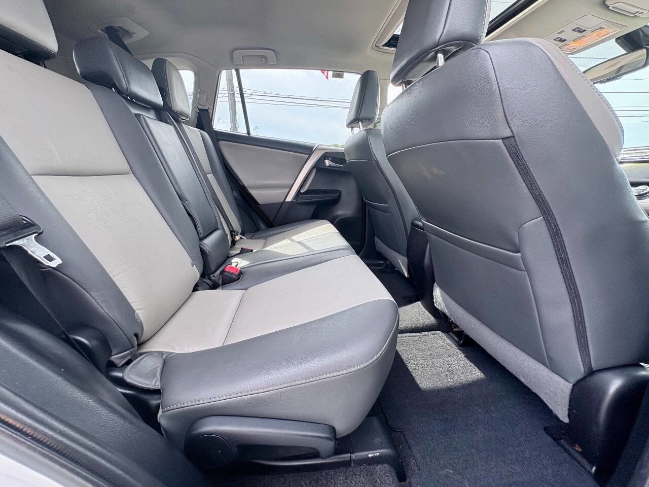 Used 2015 Toyota RAV4 Limited w/ Technology Package image 32