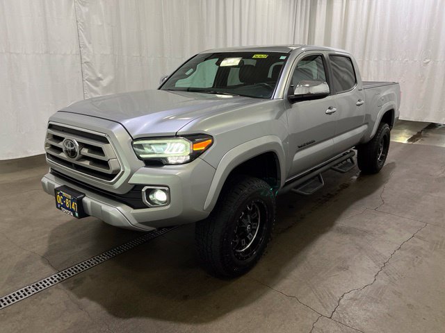 Used 2022 Toyota Tacoma Limited w/ Black Out Package (TMS) AWD/4WD image 10
