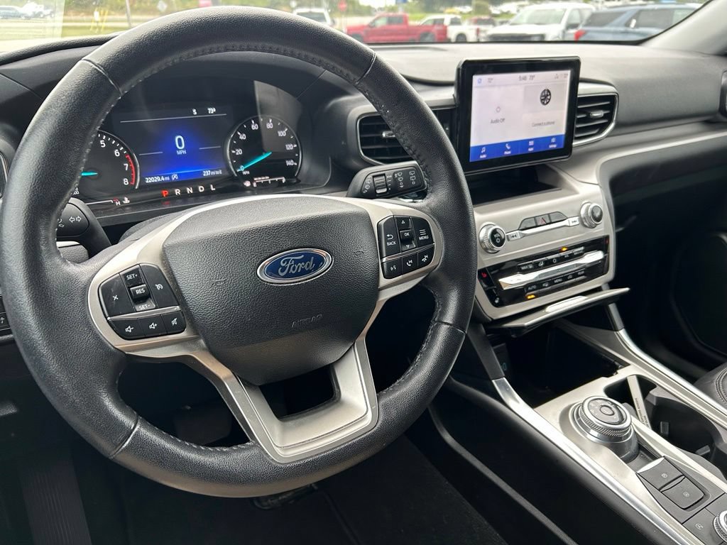 Used 2024 Ford Explorer XLT w/ Equipment Group 202A AWD/4WD image 17