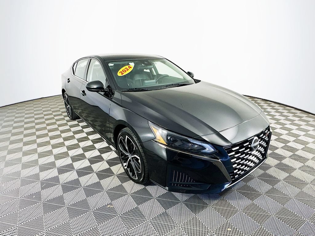 Used 2024 Nissan Altima 2.5 SR FWD image 2