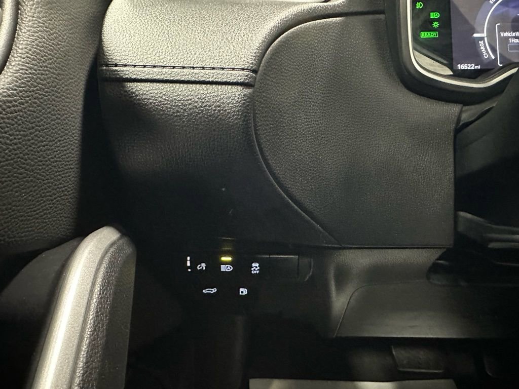 Used 2025 Toyota Corolla Cross XSE w/ Convenience Package image 17