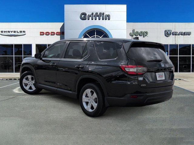 Used 2023 Honda Pilot LX image 9