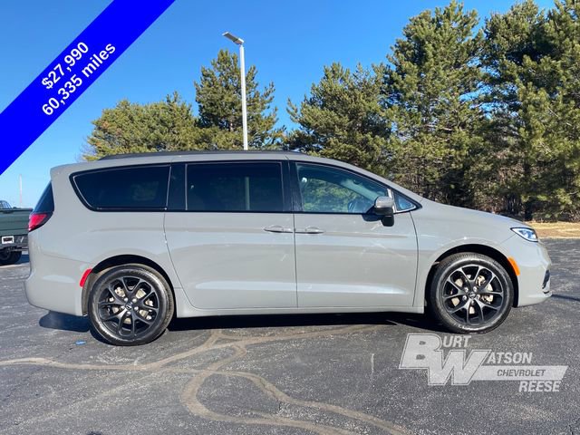 Used 2023 Chrysler Pacifica Touring-L w/ S Appearance Package image 8