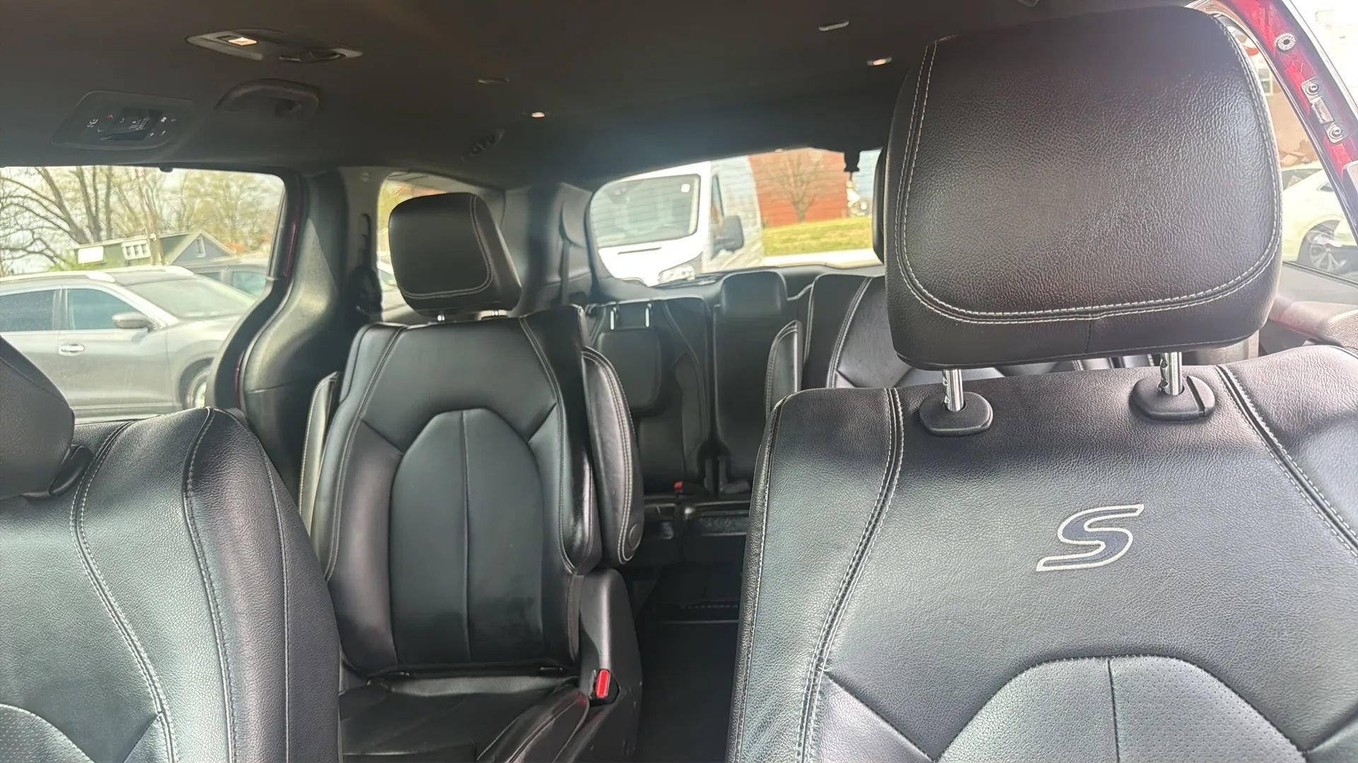 Used 2022 Chrysler Pacifica Touring-L w/ S Appearance Package image 11