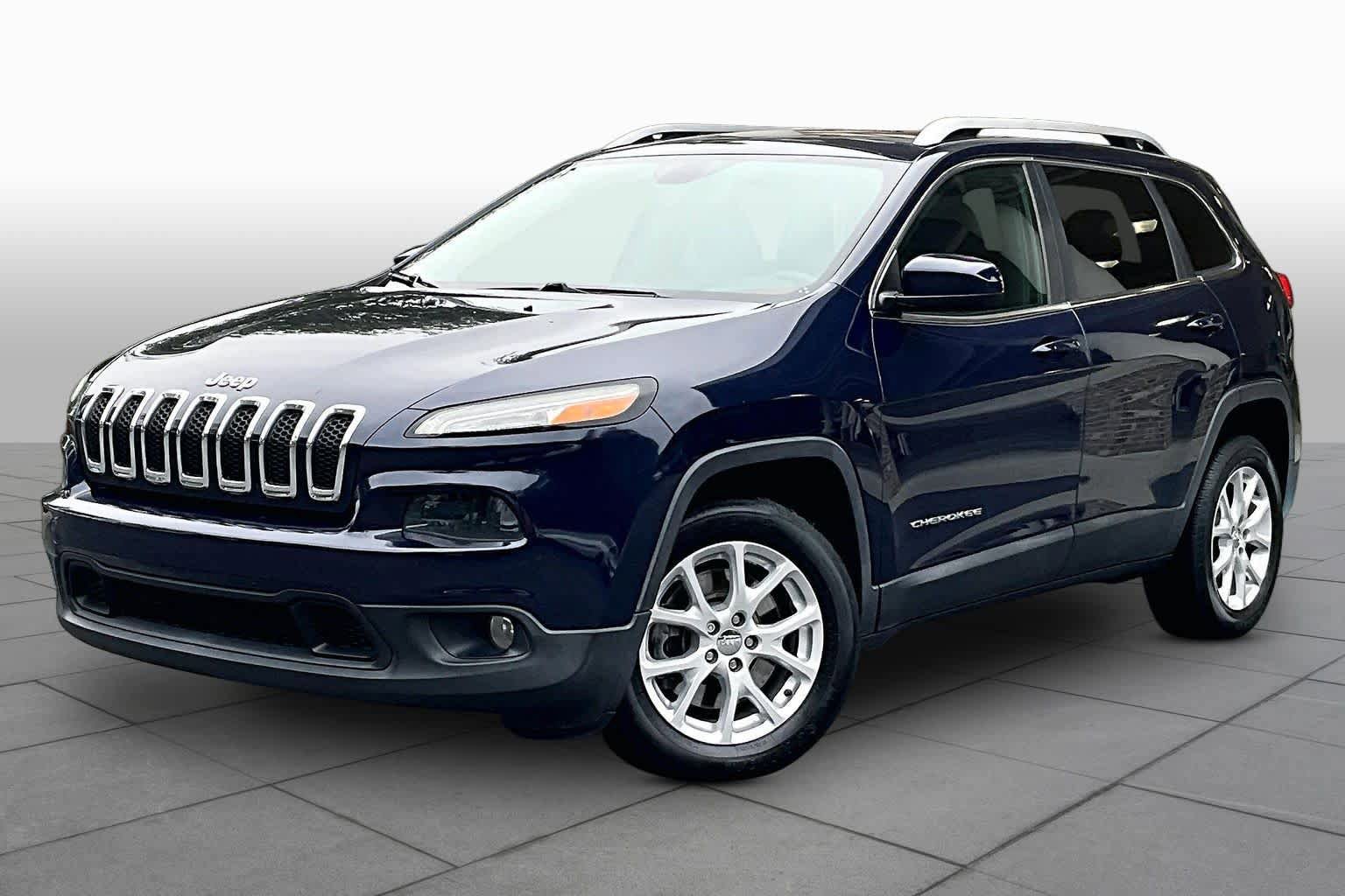 Used 2014 Jeep Cherokee Latitude w/ Cold Weather Group FWD image 2