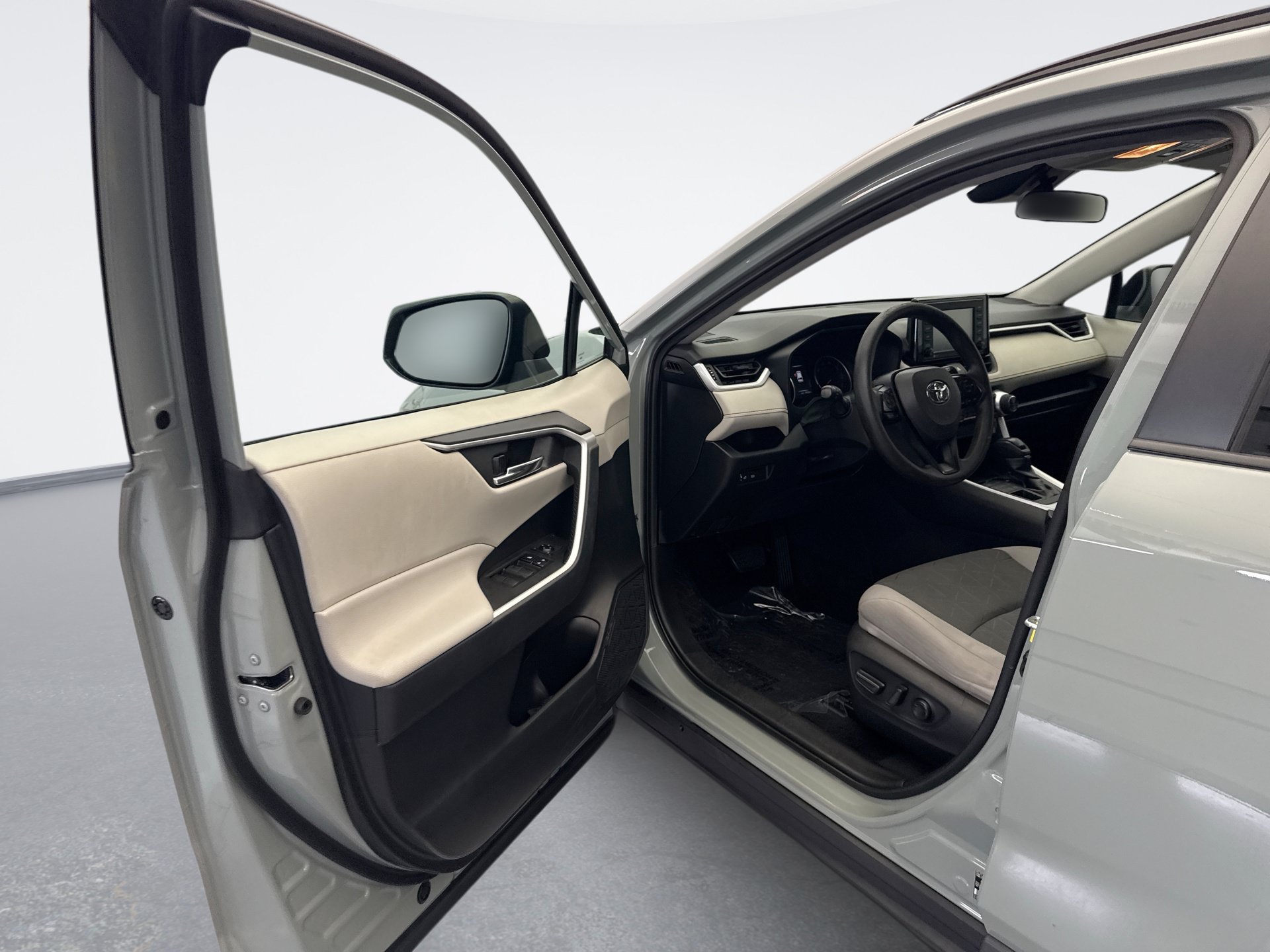 Used 2021 Toyota RAV4 XLE AWD/4WD image 9