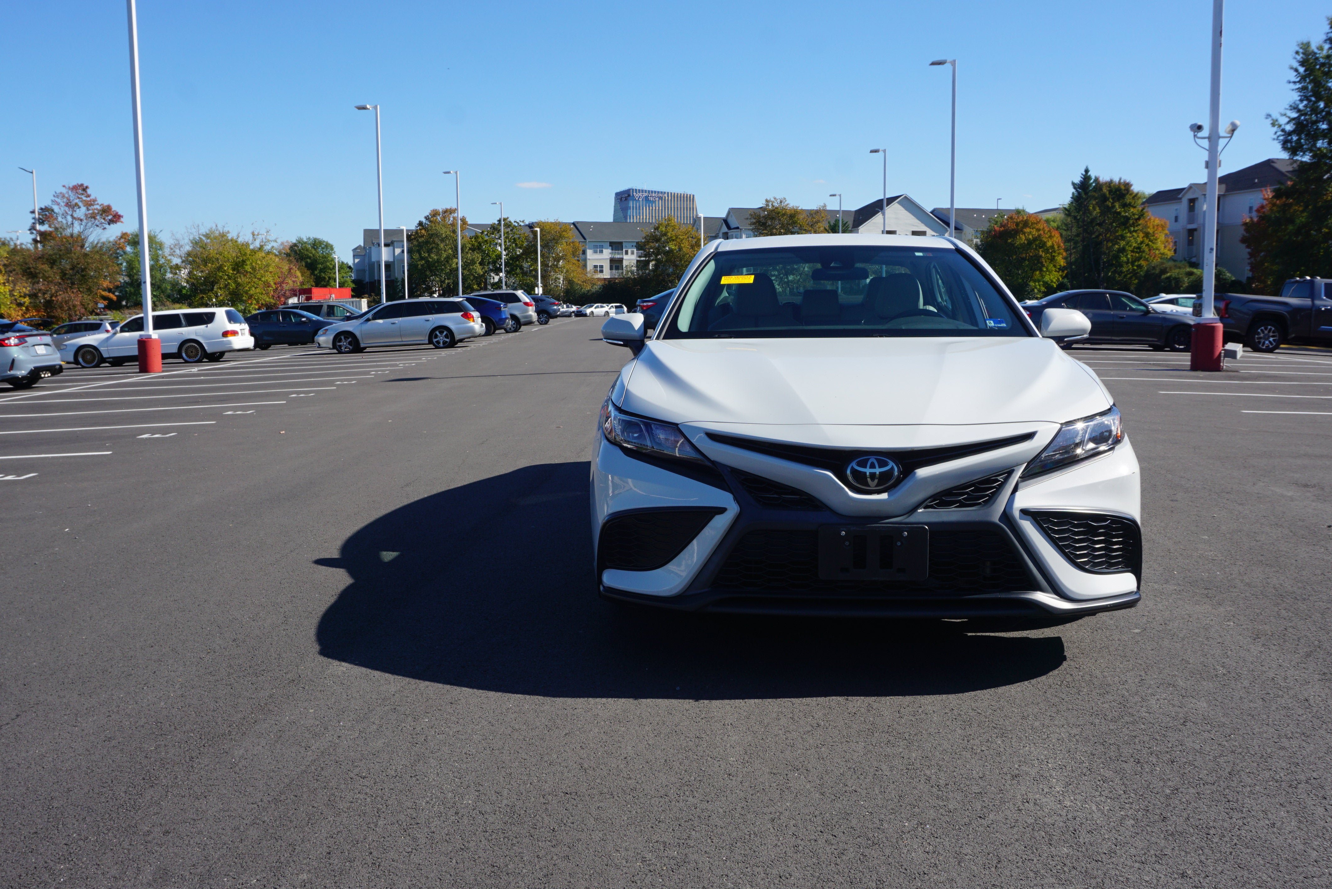 Used 2022 Toyota Camry SE FWD image 2