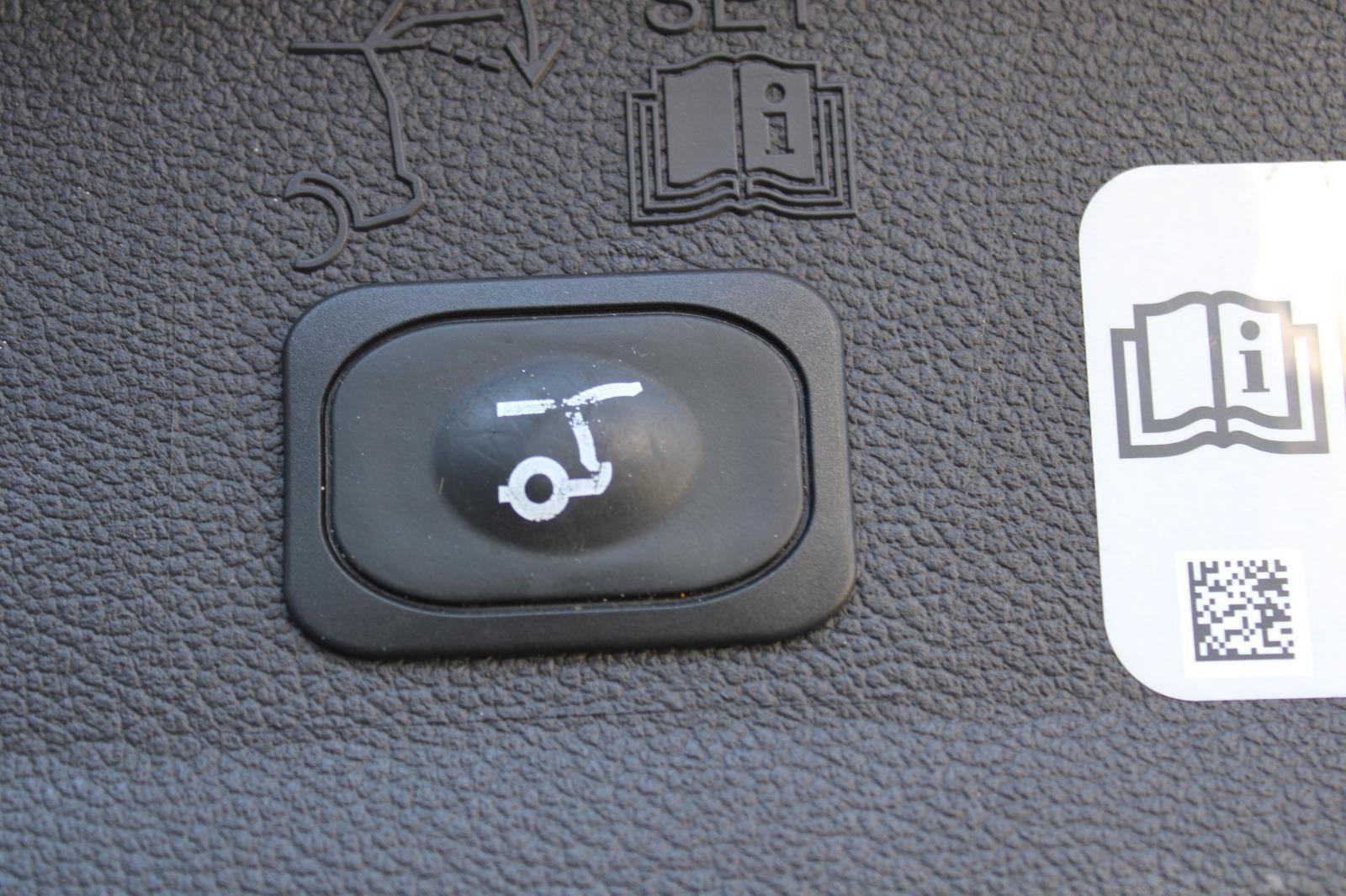 Used 2017 Ford Escape Titanium image 30