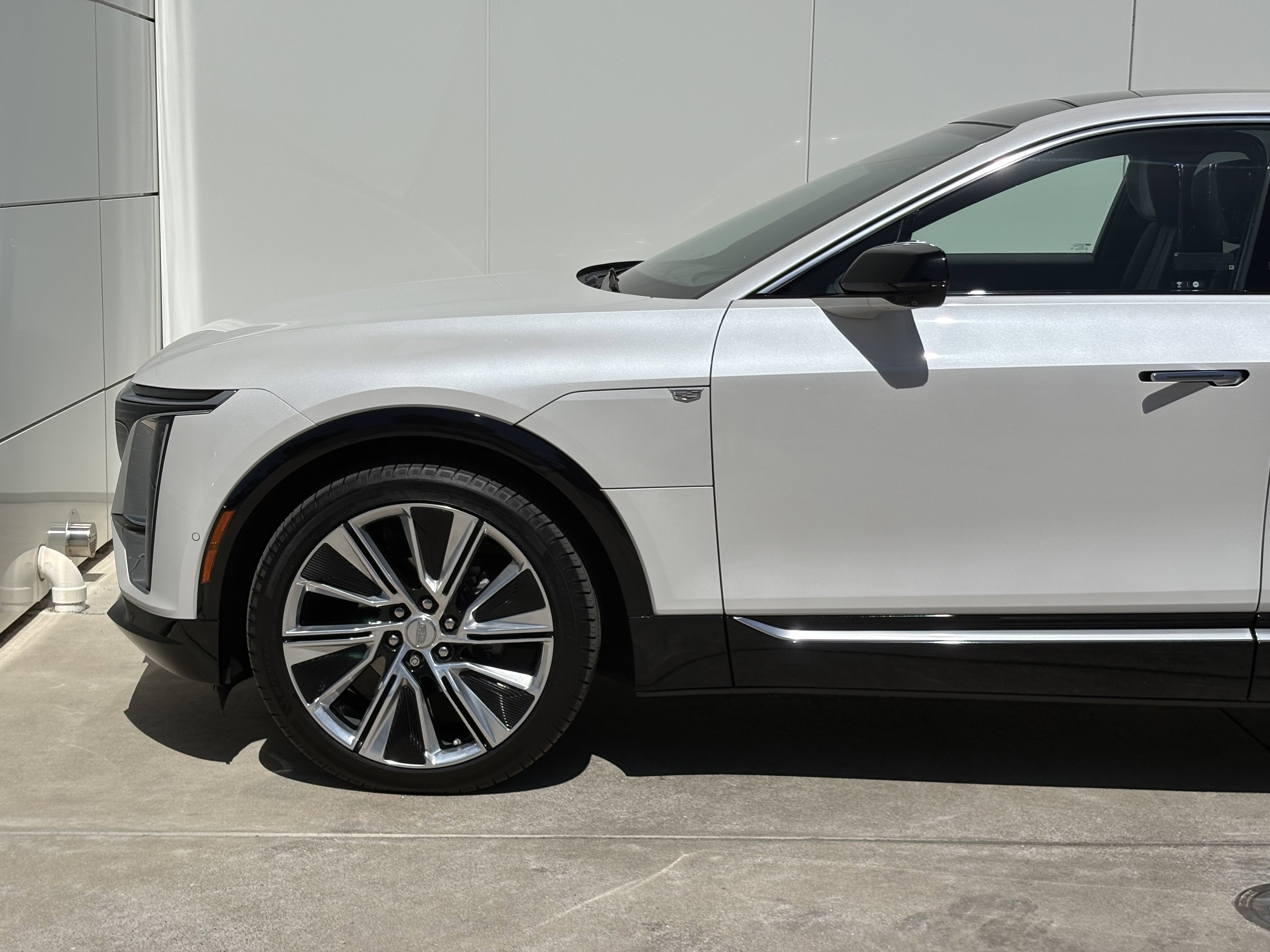 Certified 2024 Cadillac Lyriq Luxury AWD/4WD image 5