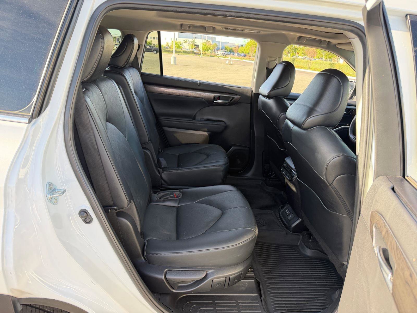Used 2023 Toyota Highlander Platinum FWD image 18