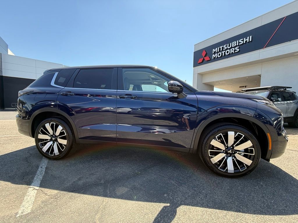 New 2026 Mitsubishi Outlander SE FWD image 11