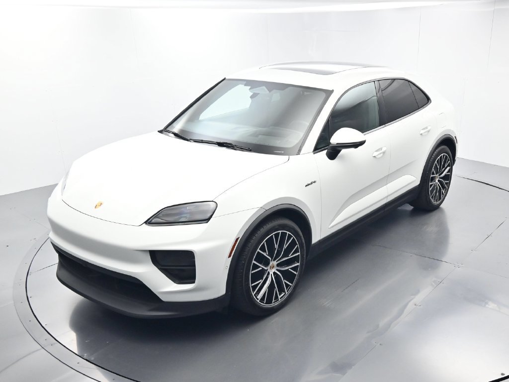 Certified 2024 Porsche Macan 4 Electric AWD/4WD image 33