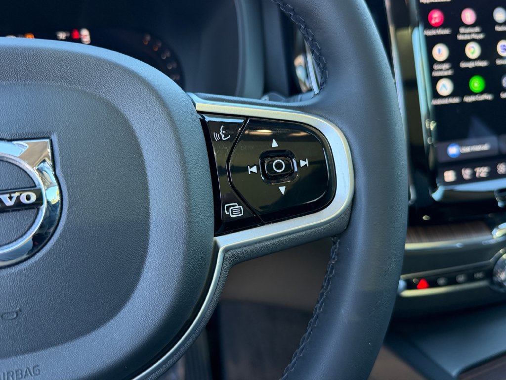 Used 2023 Volvo XC60 B5 Plus AWD/4WD image 19