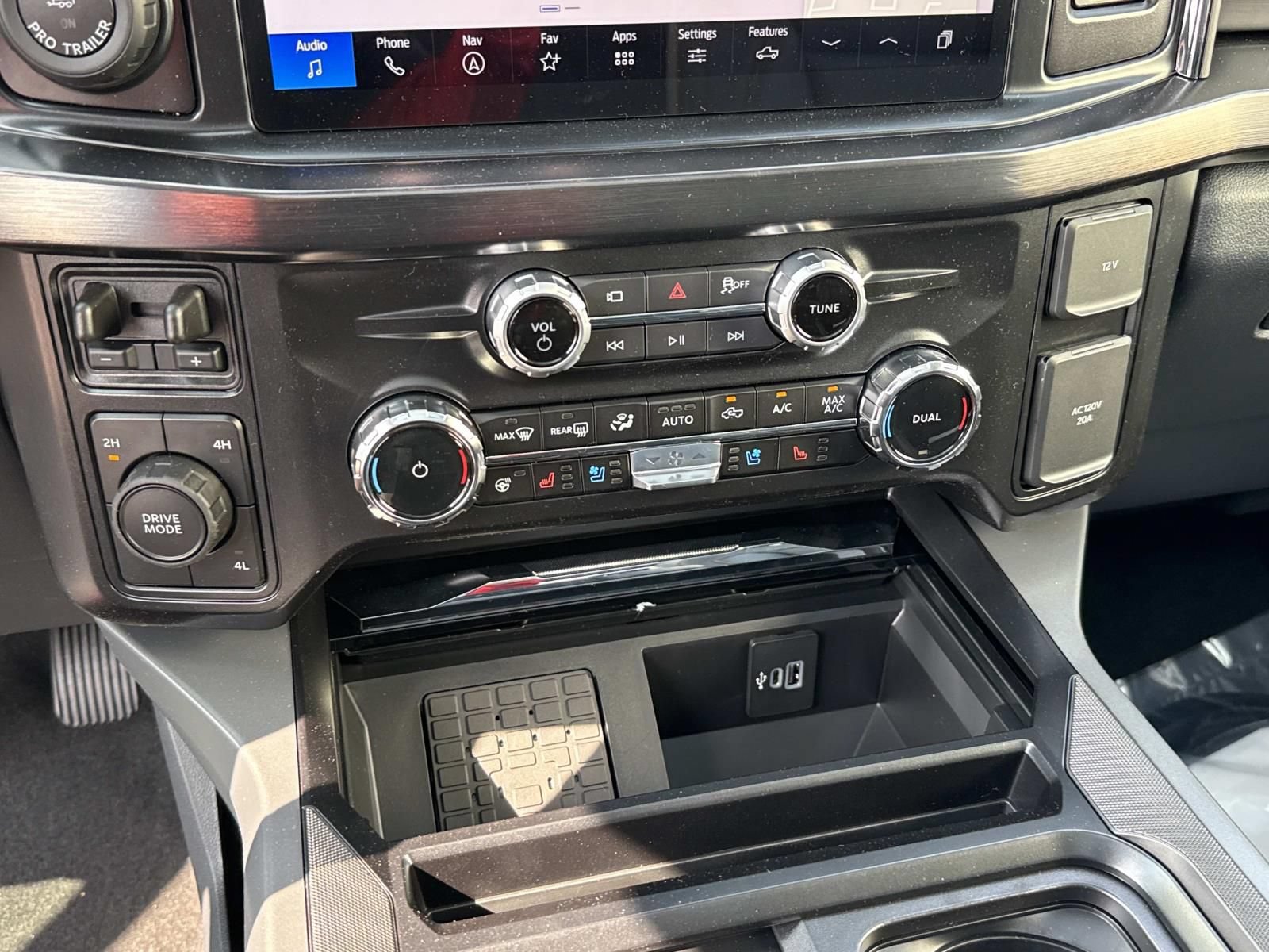 New 2026 Ford F350 Lariat w/ Lariat Ultimate Package AWD/4WD image 16