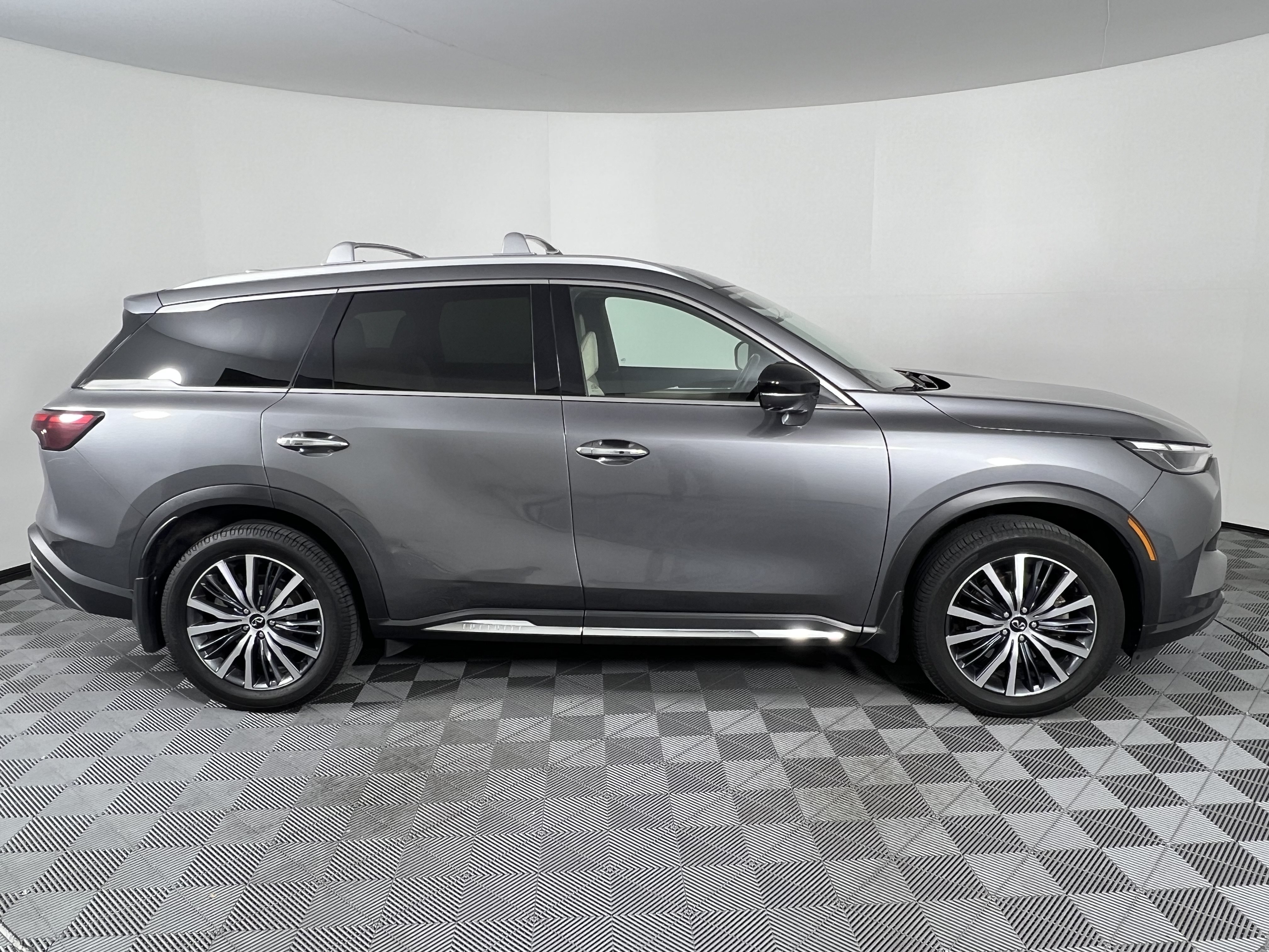 Used 2023 INFINITI QX60 Sensory w/ Cargo Package AWD/4WD image 14