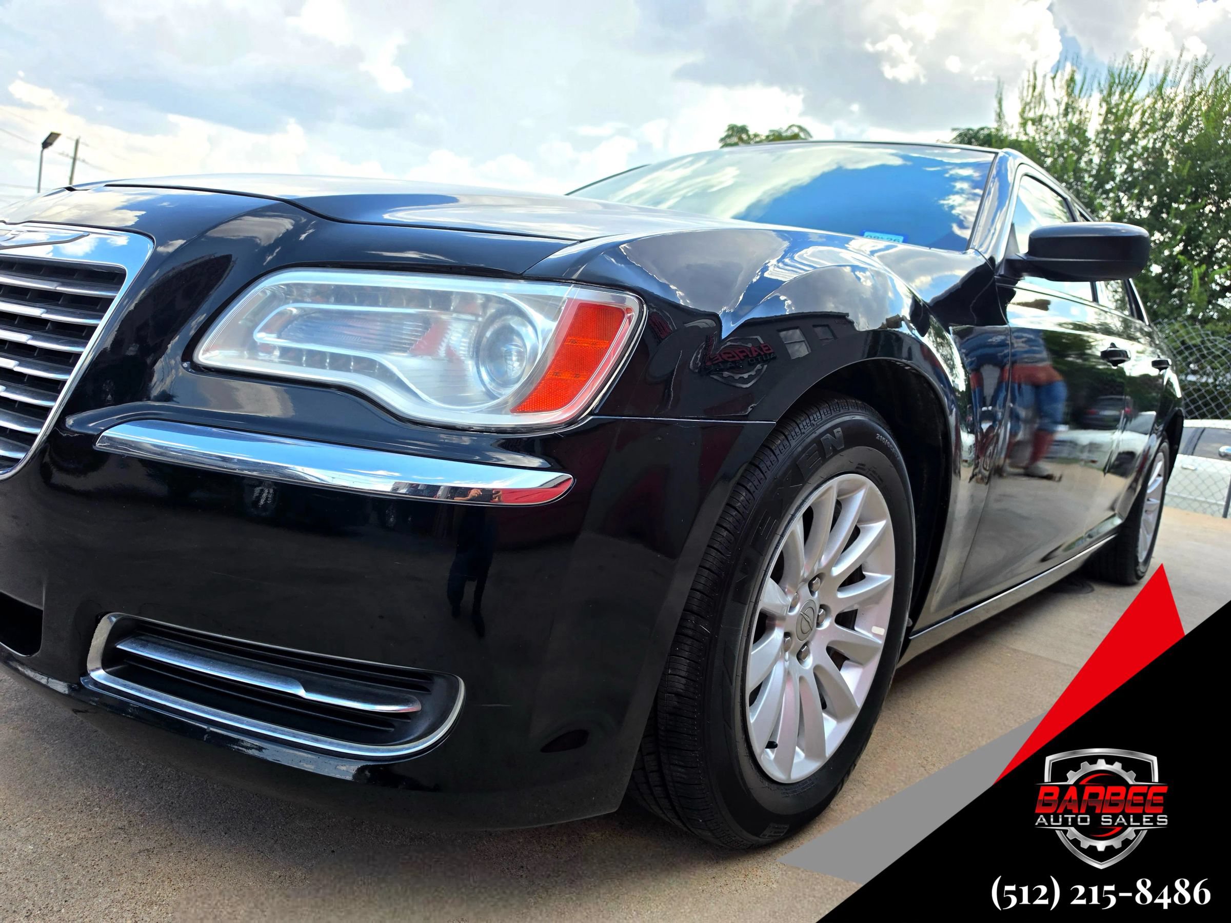 Used 2012 Chrysler 300 RWD image 4