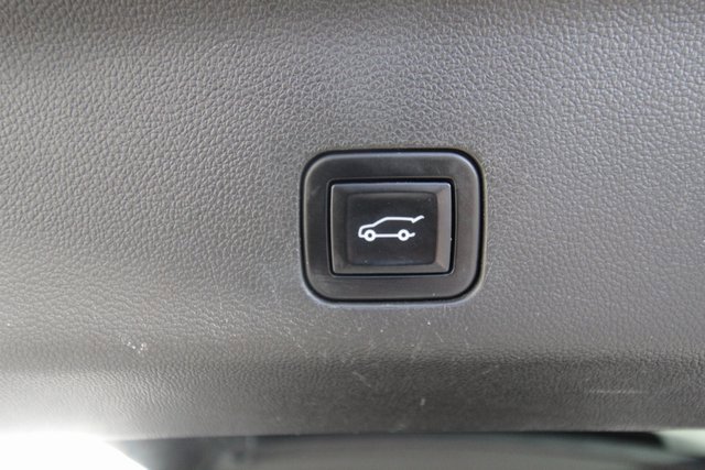 Used 2023 GMC Yukon XL AT4 w/ Technology Package image 18