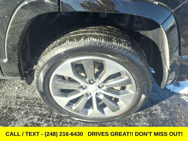 Used 2019 Jeep Cherokee Overland w/ Technology Group image 9