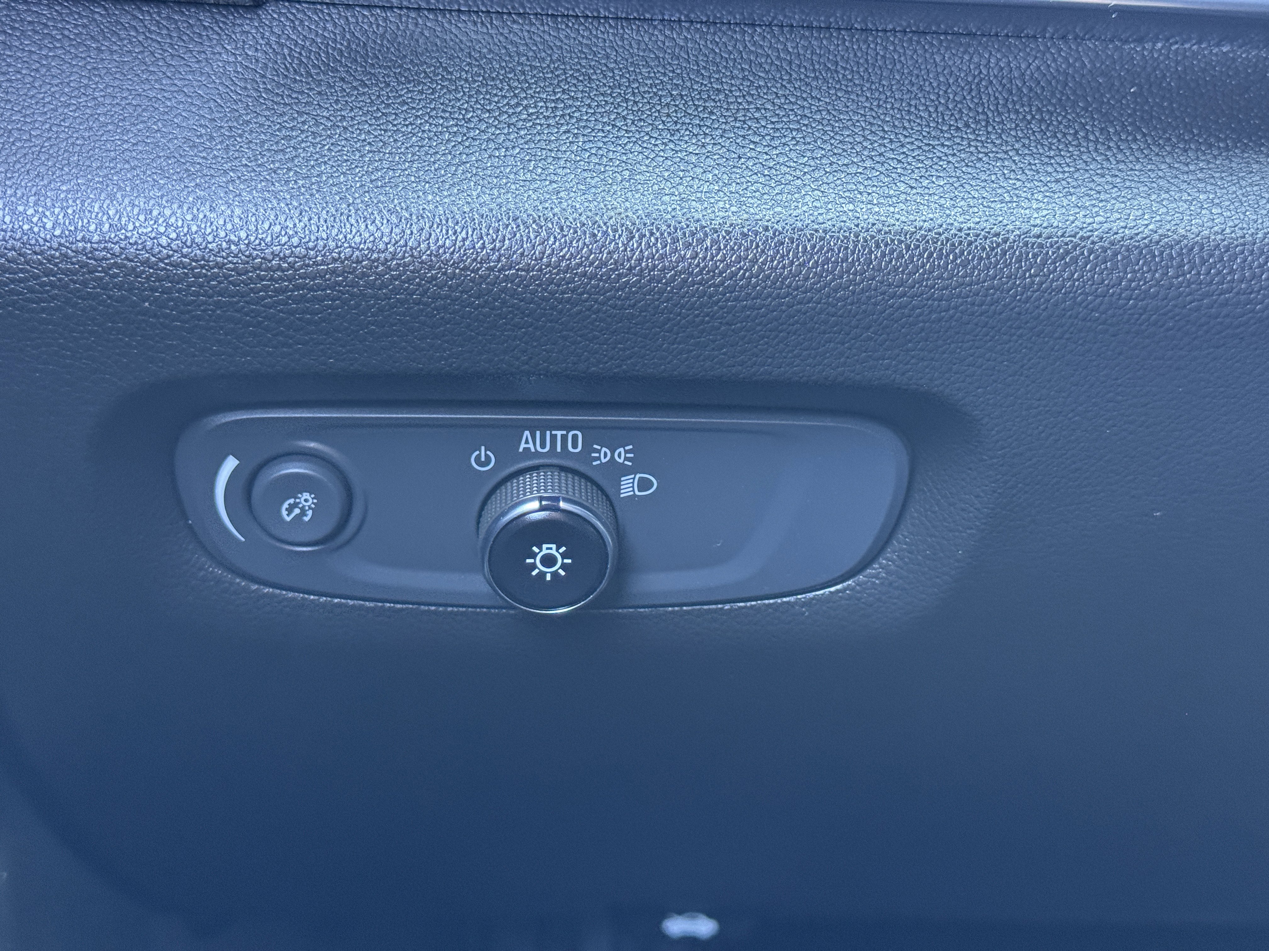 Certified 2023 Chevrolet Traverse Premier w/ LPO, Floor Liner Package image 33