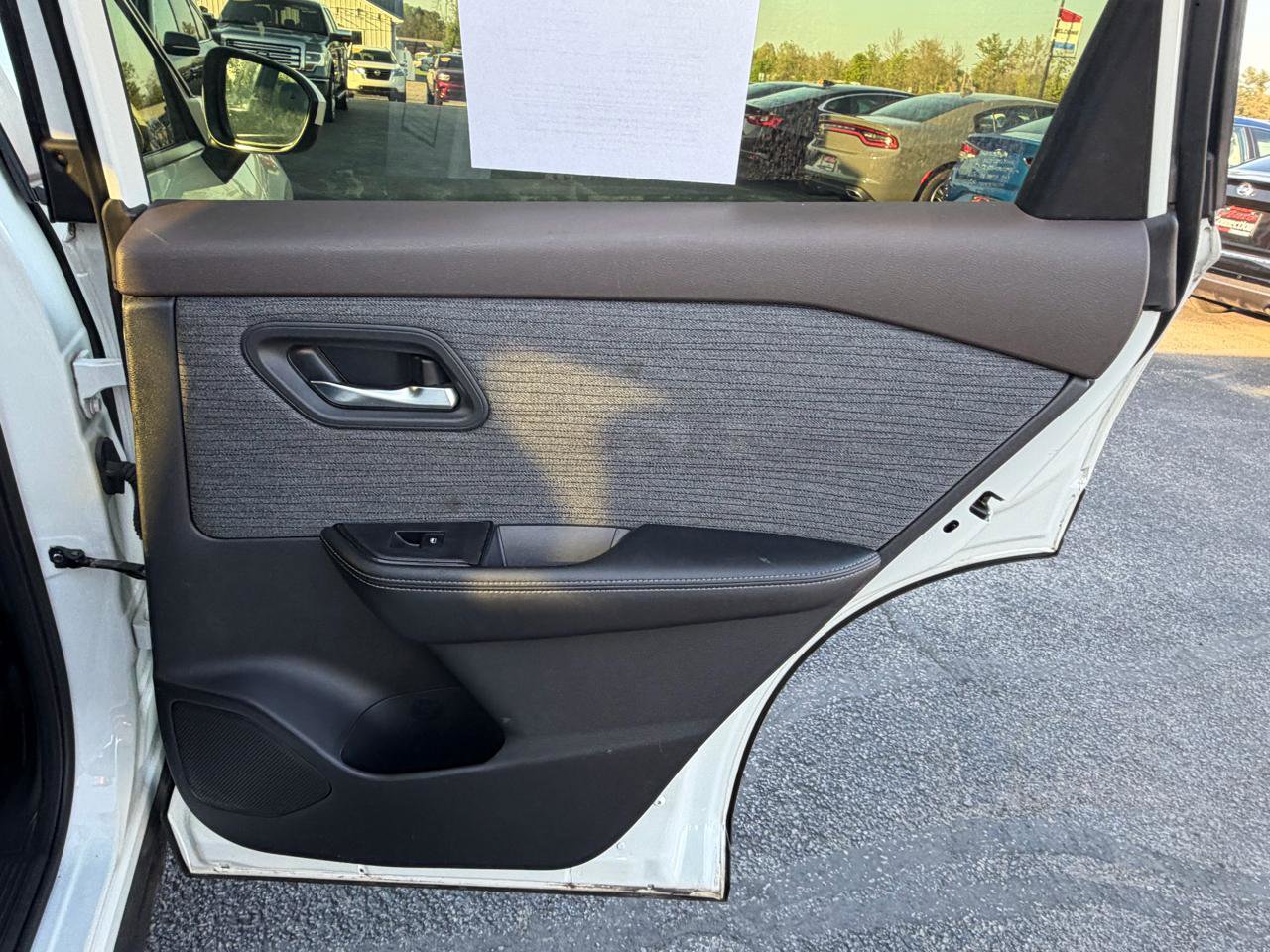 Used 2023 Nissan Rogue SV FWD image 18