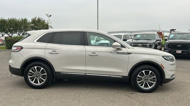 Used 2022 Lincoln Nautilus FWD w/ Premium Package image 2