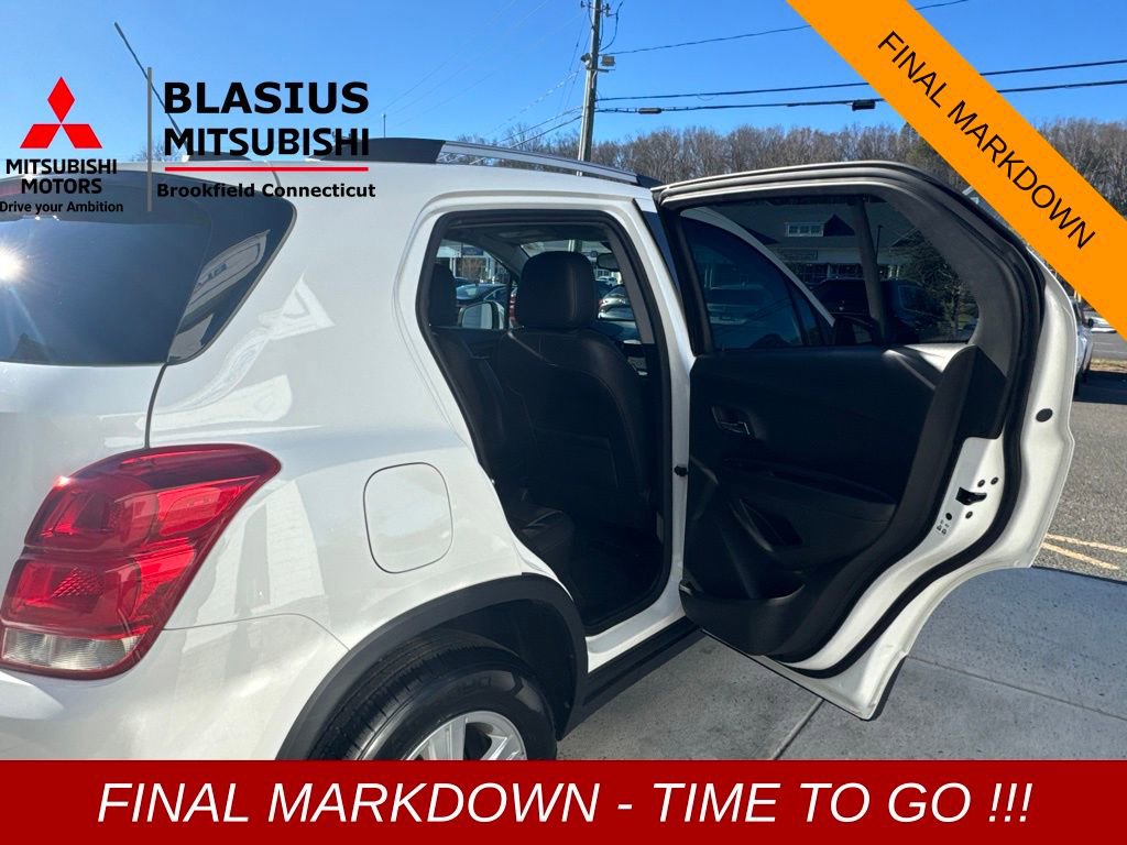 Used 2022 Chevrolet Trax LT w/ LT Convenience Package image 22