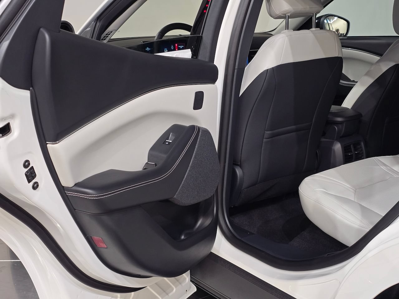 New 2025 Ford Mustang Mach-E Premium AWD/4WD image 34
