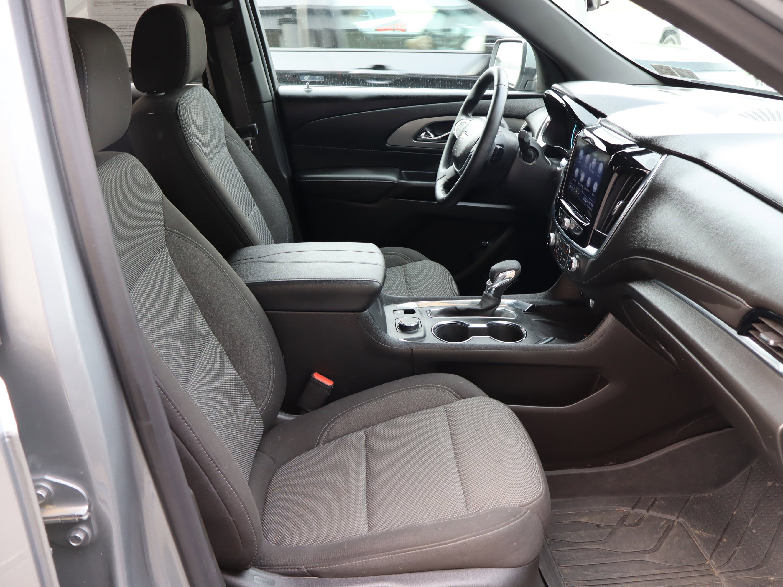 Certified 2023 Chevrolet Traverse LT w/ LPO, Floor Liner Package image 38